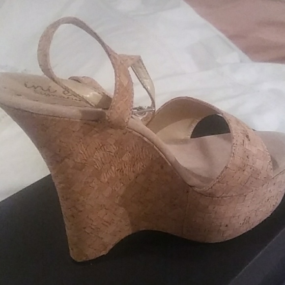 Shoes - Picture 3 of 4